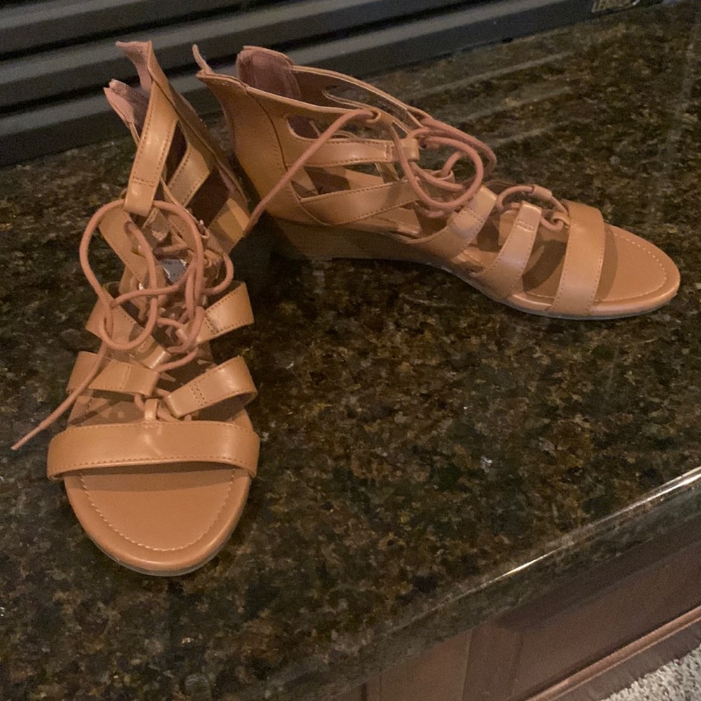 EUC American Eagle gladiator sandals. Size 6